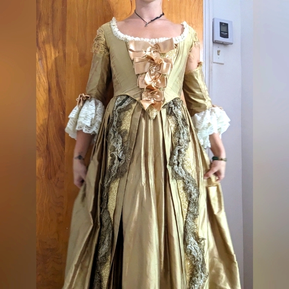 Gold Sleeve Gown louix XIV, period costum - Picture 6 of 9
